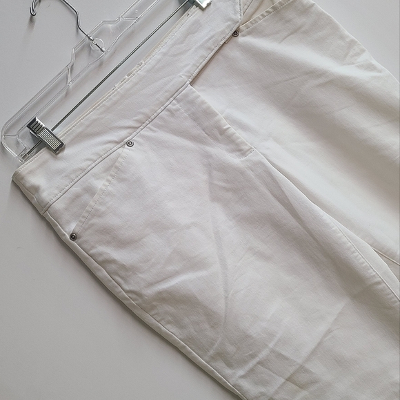 Hennes Capris - Picture 12 of 13